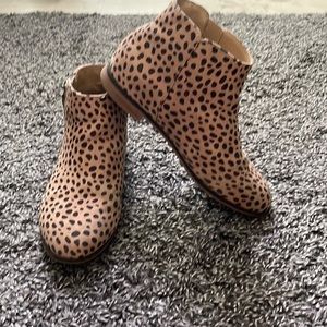 Girls cheetah print bootie
